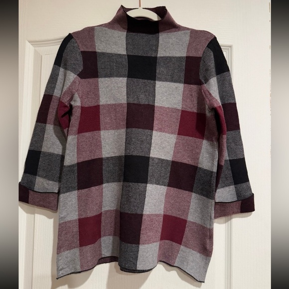 Tahari Sweaters - Tahari Sweater - Size Small